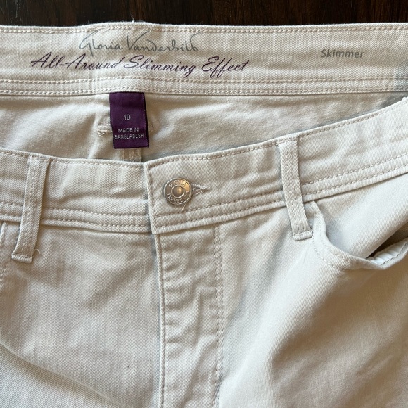 Gloria Vanderbilt All-Around Slimming Effect Beige Denim Capris - Picture 5 of 15